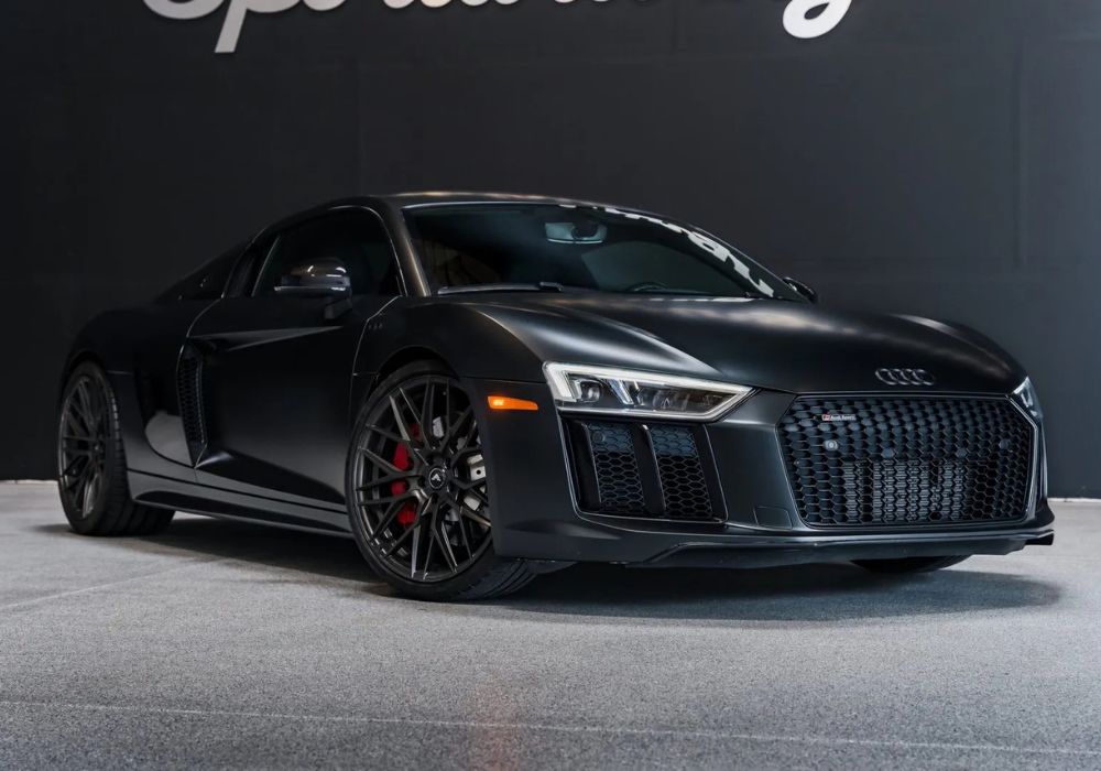 Audi R8 in Motion | Level Up Luxuri